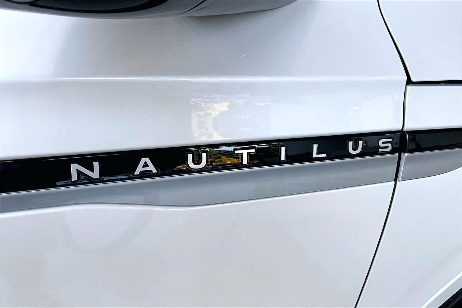 Used 2025 Lincoln Nautilus Reserve AWD/4WD image 30