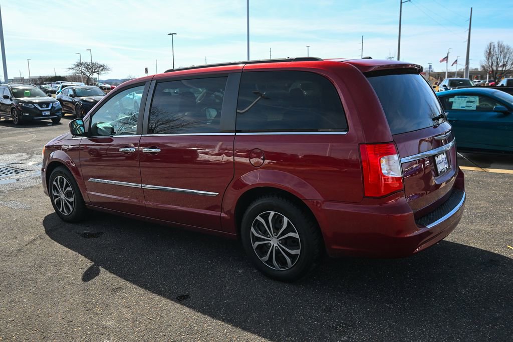Used 2016 Chrysler Town & Country Touring w/ Driver Convenience Group image 7