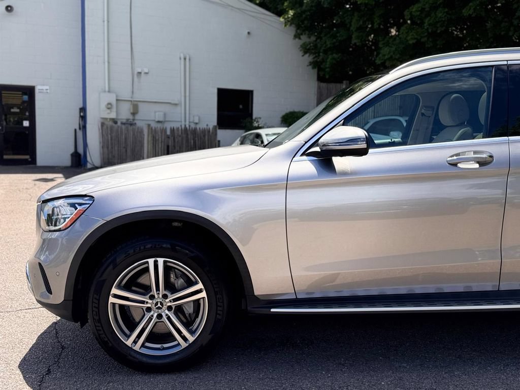 Used 2022 Mercedes-Benz GLC 300 4MATIC w/ Multimedia Package Lite image 10