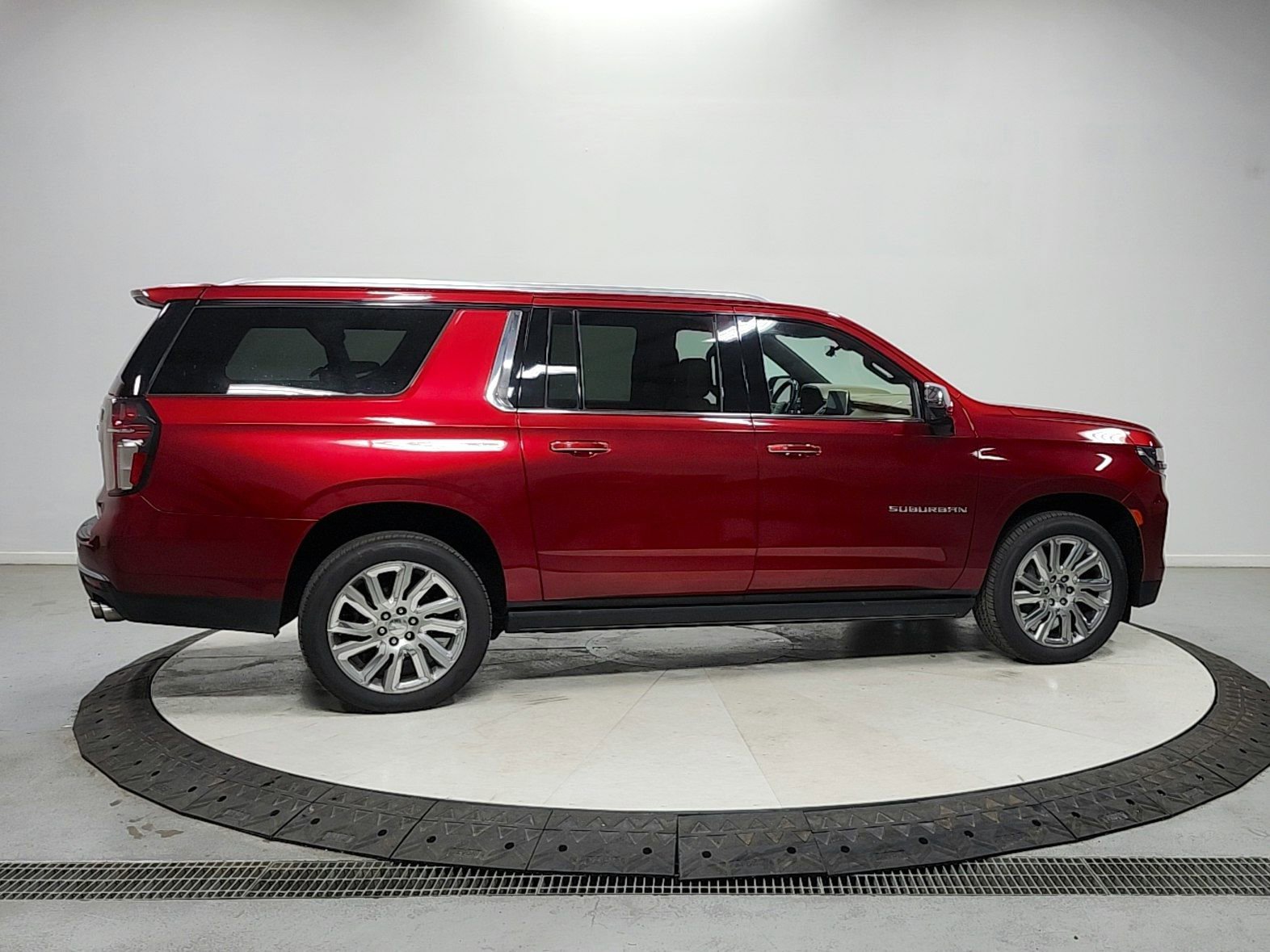 Used 2021 Chevrolet Suburban Premier w/ Premium Package AWD/4WD image 8