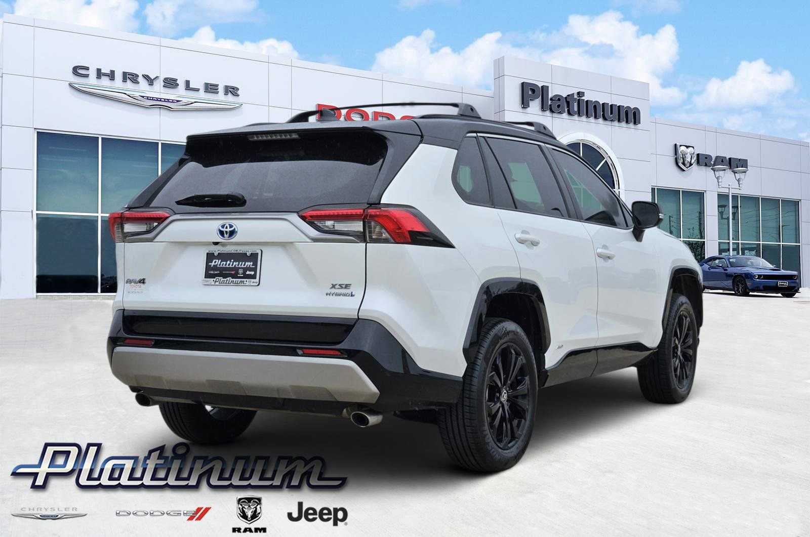 Used 2023 Toyota RAV4 XSE AWD/4WD image 5