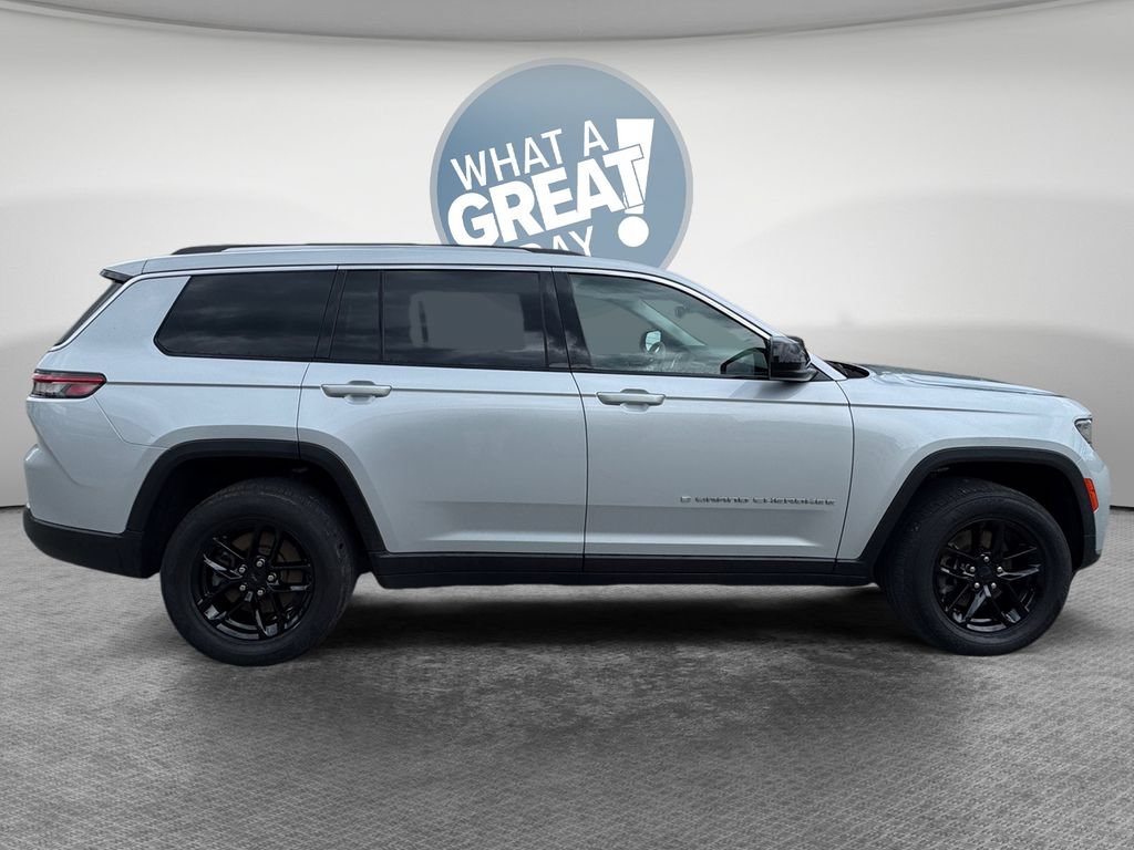 Used 2023 Jeep Grand Cherokee L Laredo w/ Trailer Tow Group (B) AWD/4WD image 2