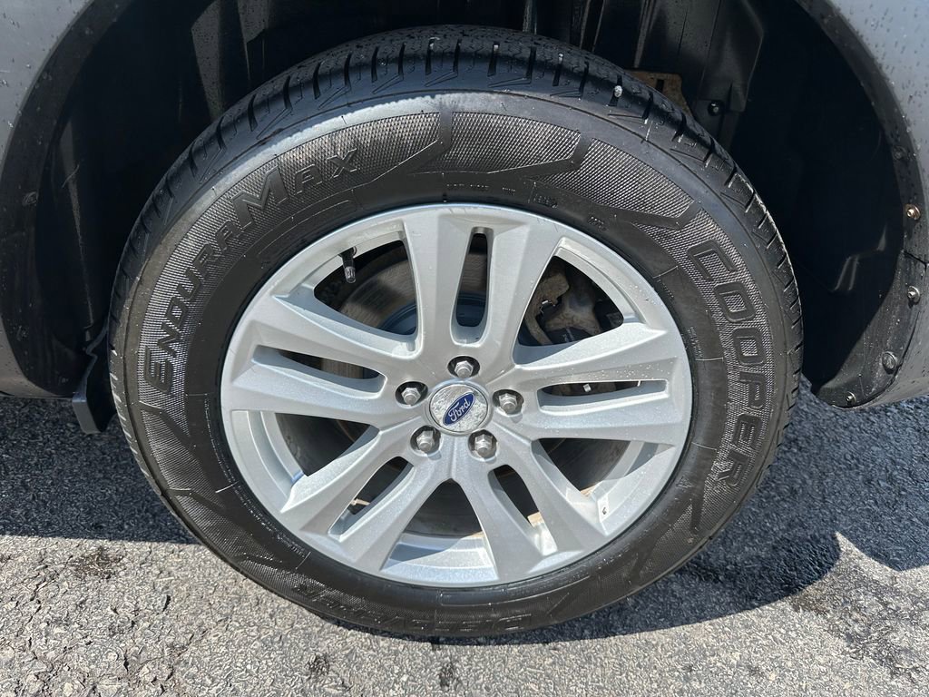 Used 2018 Ford Explorer XLT w/ Equipment Group 202A AWD/4WD image 37