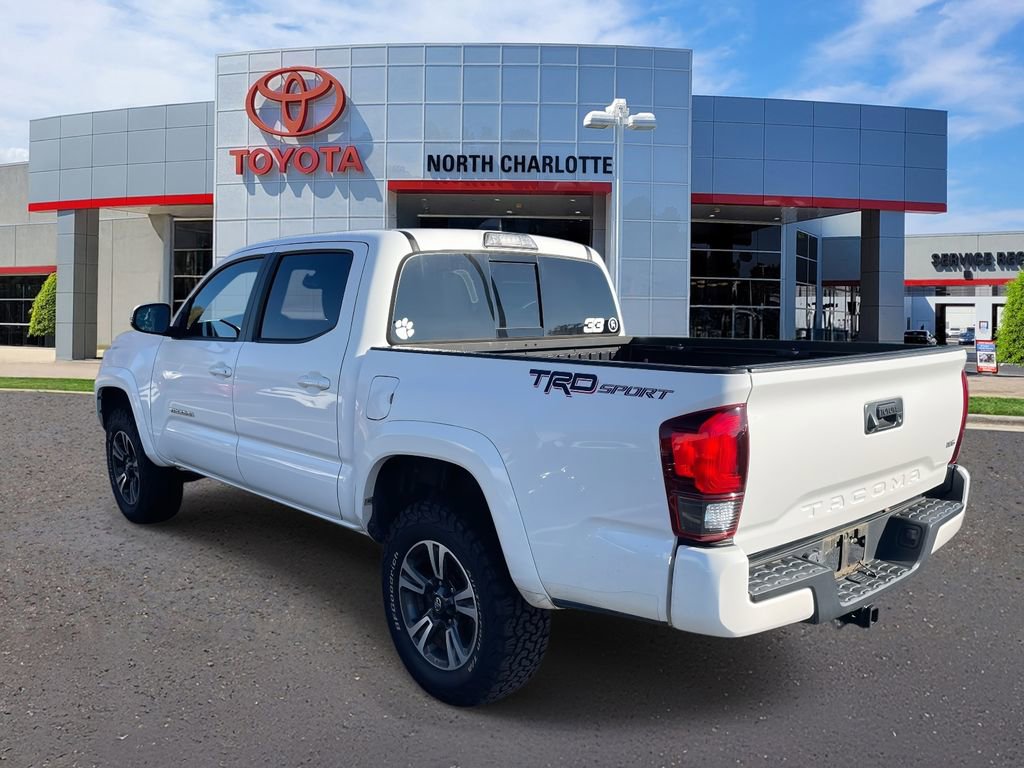 Used 2018 Toyota Tacoma TRD Sport image 8