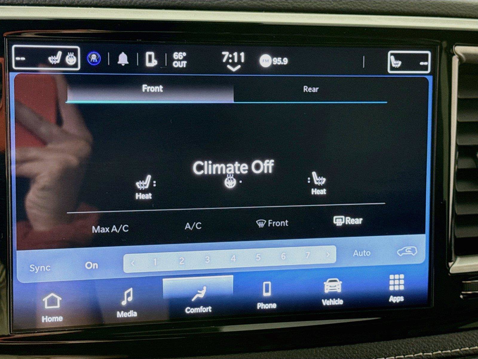 Used 2025 Chrysler Pacifica Select FWD image 13