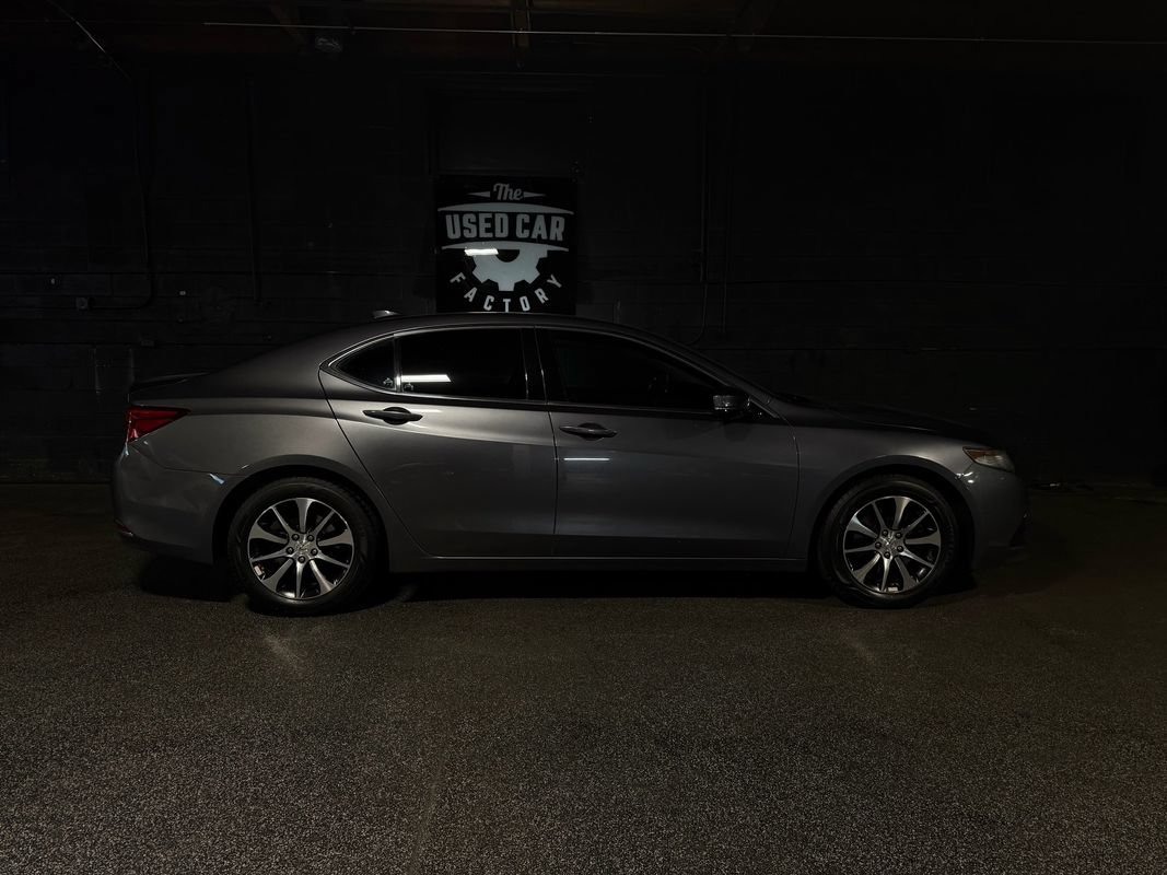 Used 2017 Acura TLX w/ Technology Package FWD image 8
