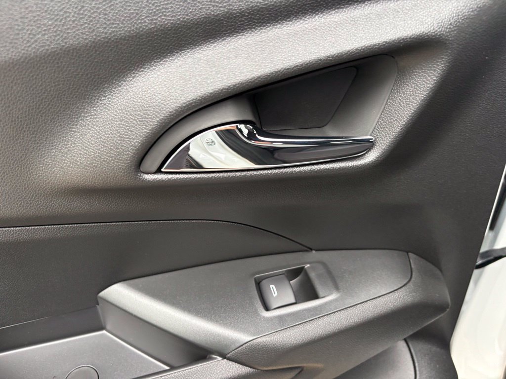 New 2026 Chevrolet Trax RS w/ Sunroof Package FWD image 37