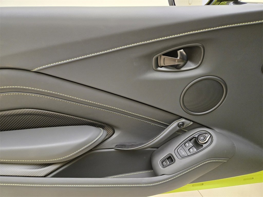 Used 2023 Aston Martin V8 Vantage image 27