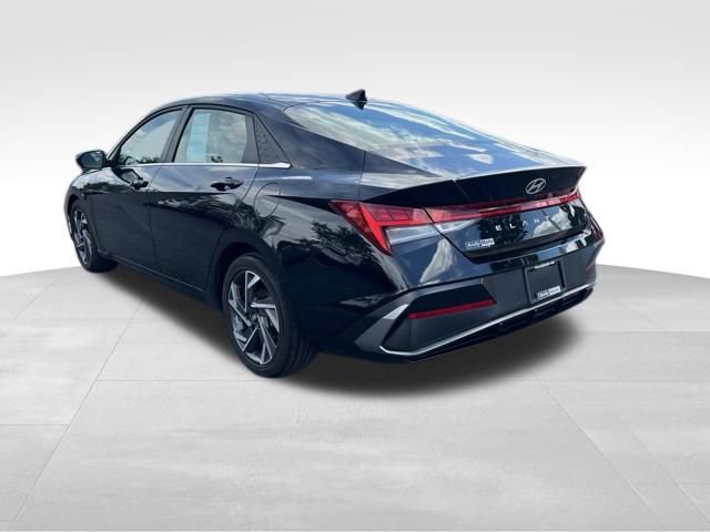 Used 2025 Hyundai Elantra SEL FWD image 5