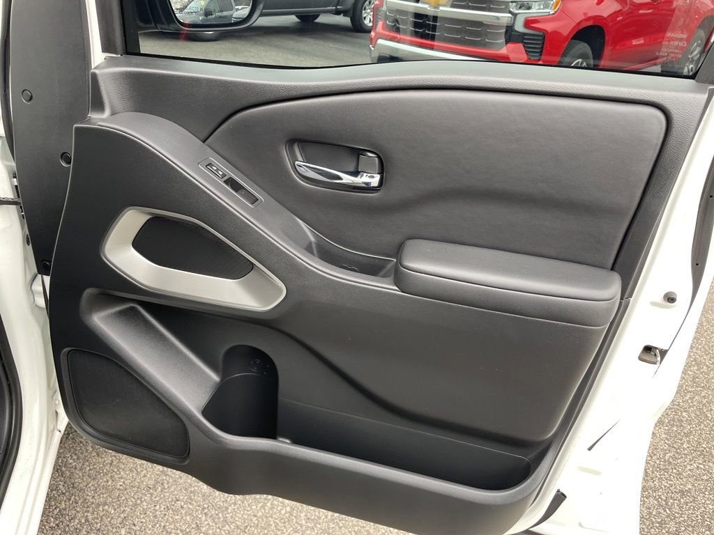 Used 2023 Nissan Frontier SV image 26