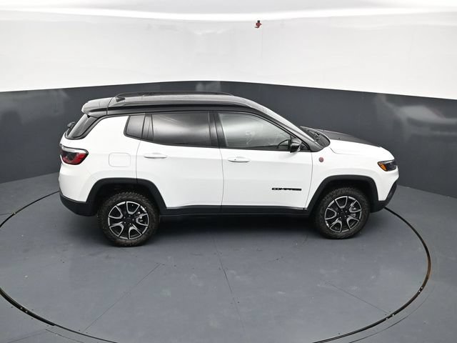 New 2026 Jeep Compass Trailhawk w/ Sun, Sound & Navigation Group AWD/4WD image 53