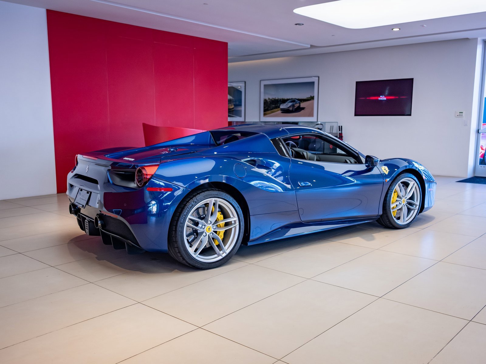 Used 2017 Ferrari 488 Spider image 31