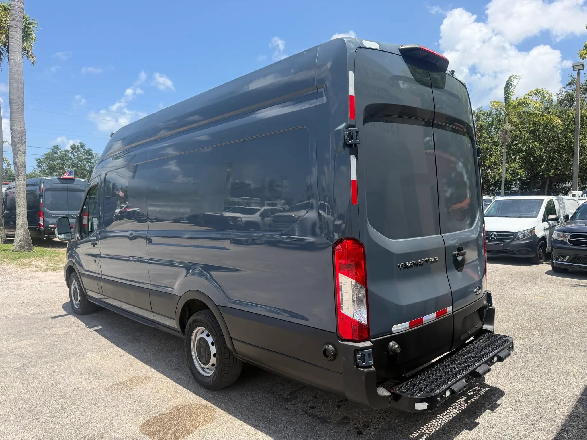 Used 2020 Ford Transit 250 148 High Roof Extended RWD image 3