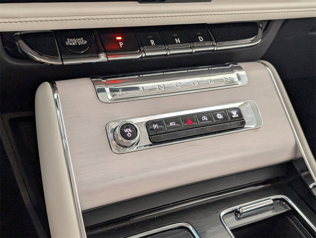 New 2025 Lincoln Aviator Reserve w/ Luxury Package image 13