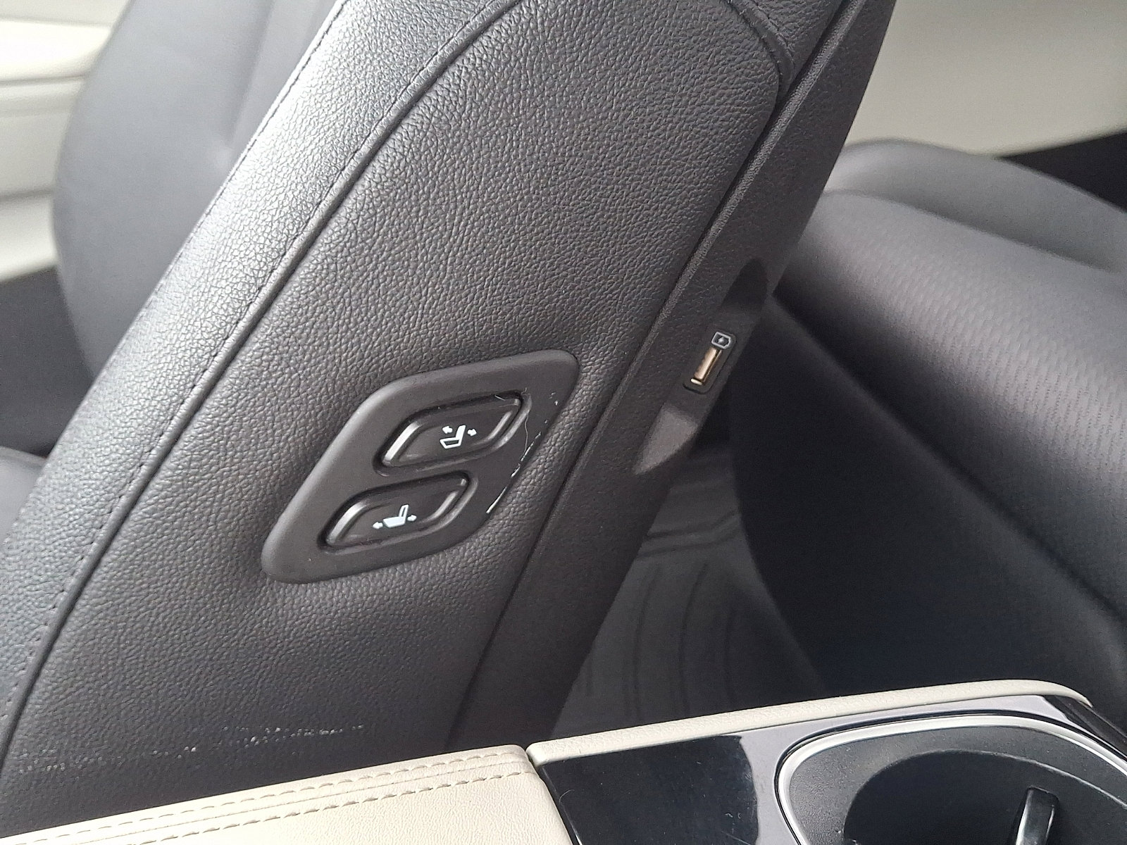 Used 2023 Kia Carnival SX Prestige image 30