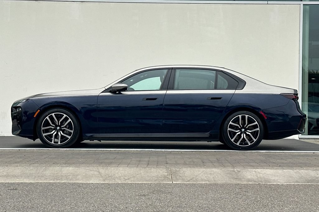 Used 2023 BMW i7 xDrive60 AWD/4WD image 6