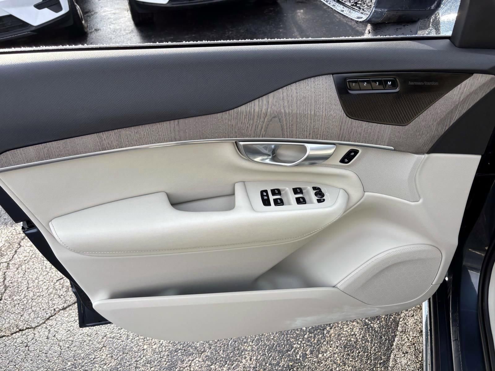 Used 2023 Volvo XC90 B6 Plus w/ Protection Package image 11