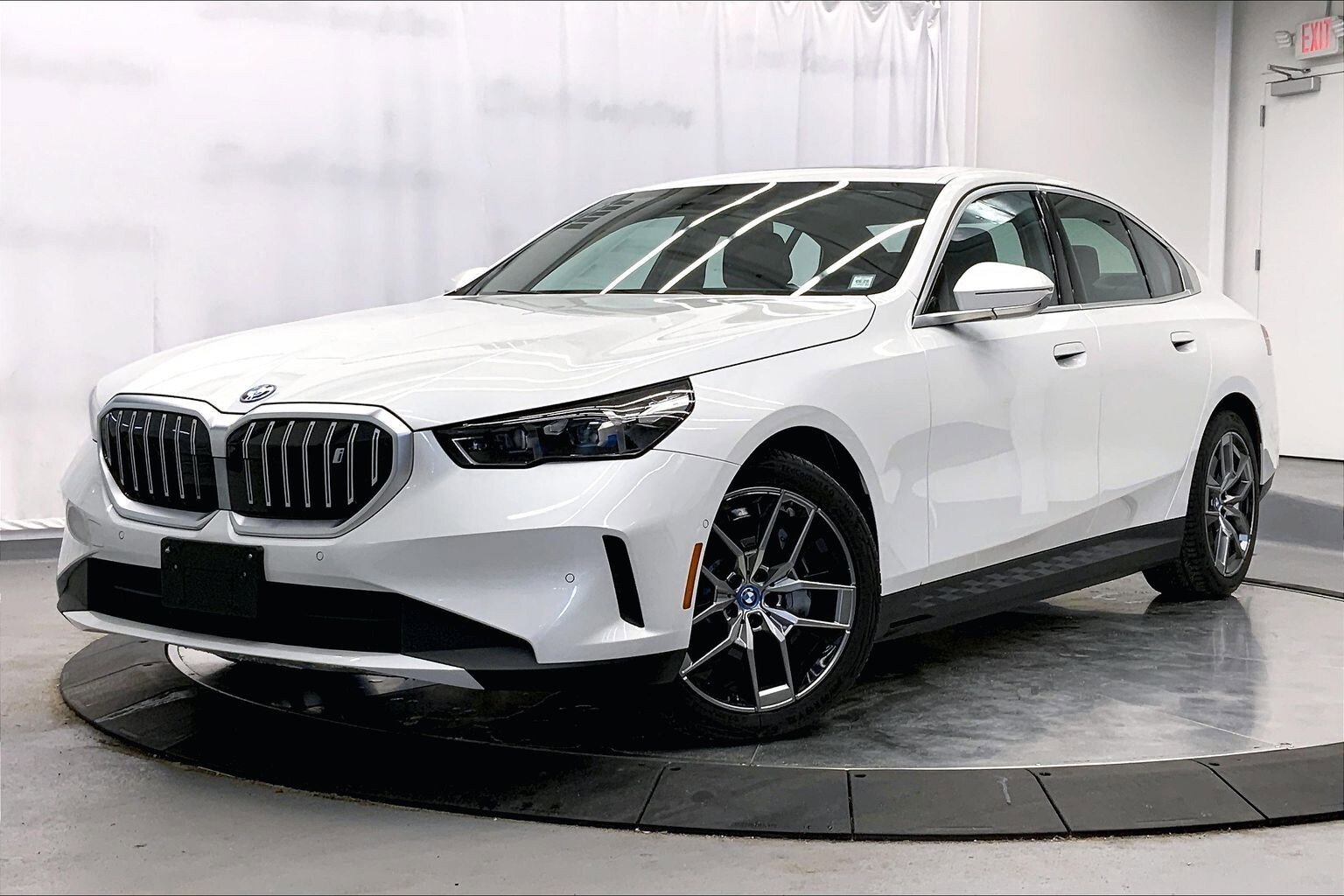 Used 2025 BMW i5 M60 w/ M Sport Package AWD/4WD video 1
