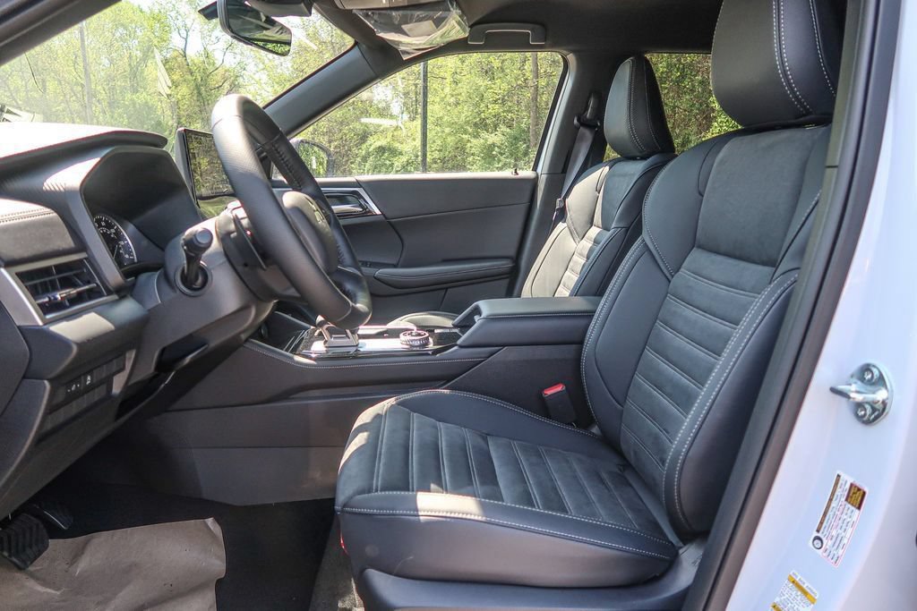 New 2026 Mitsubishi Outlander LE AWD/4WD image 24