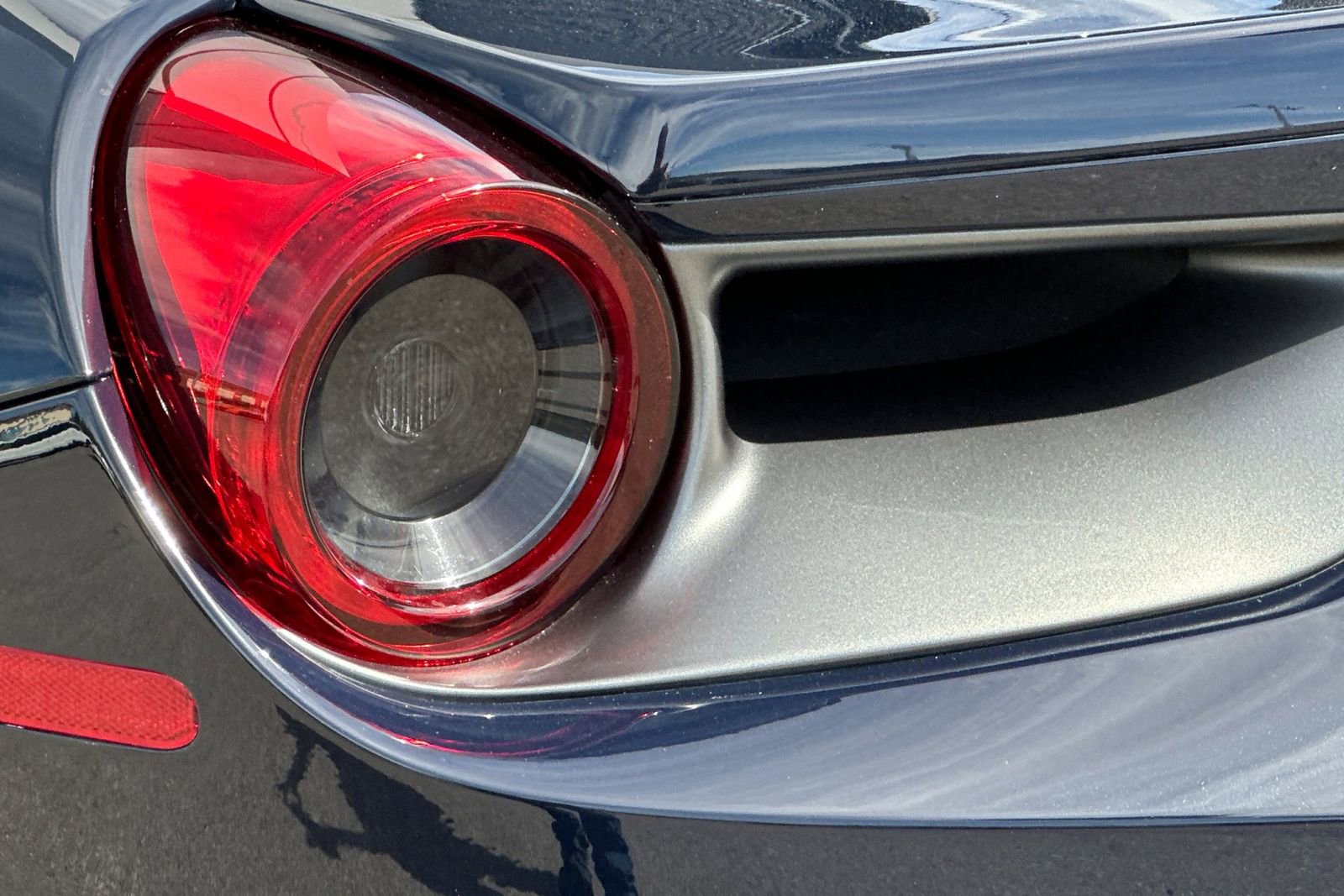 Used 2018 Ferrari 488 Spider image 36