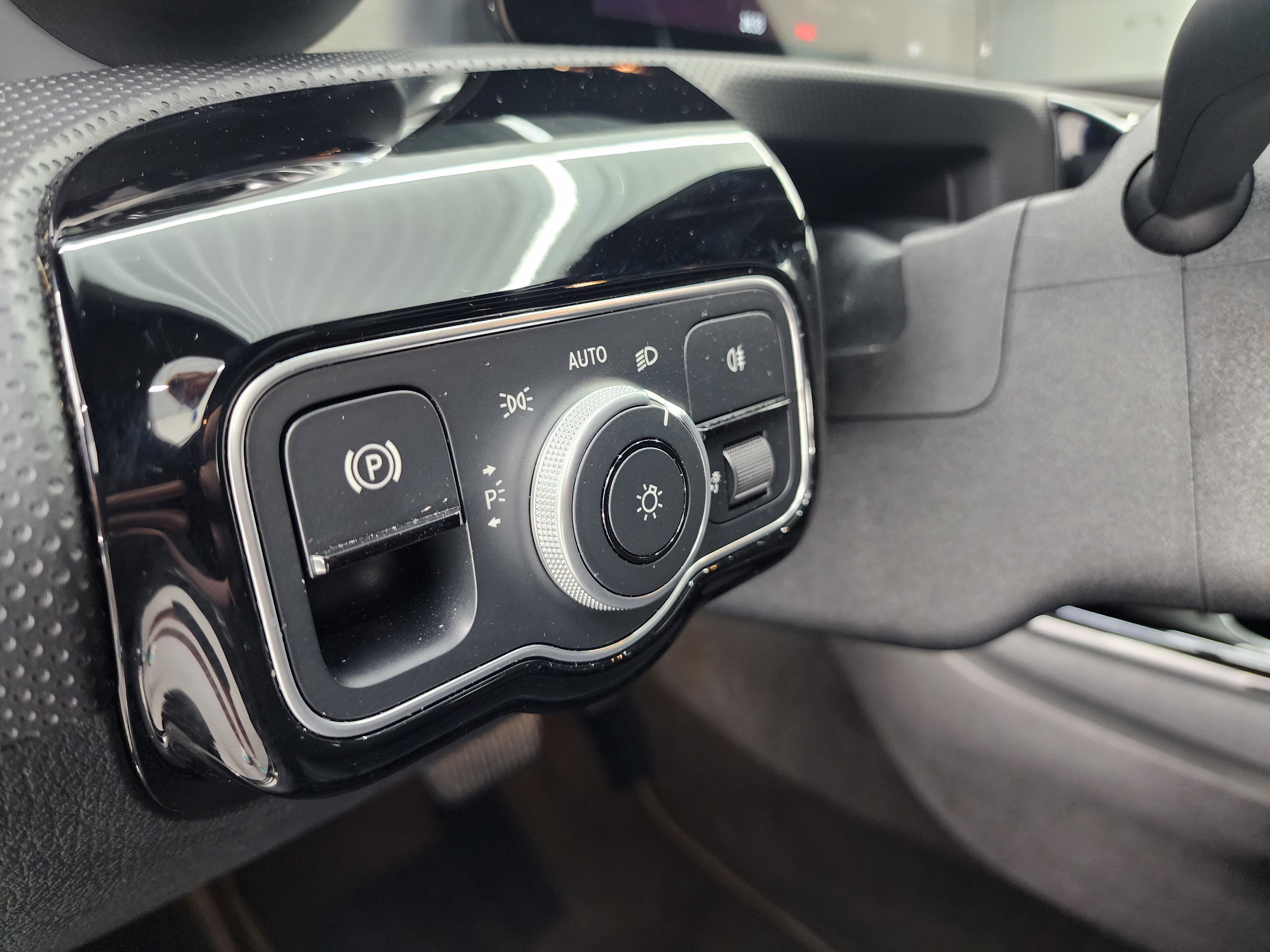 Used 2025 Mercedes-Benz CLA 250 4MATIC image 40