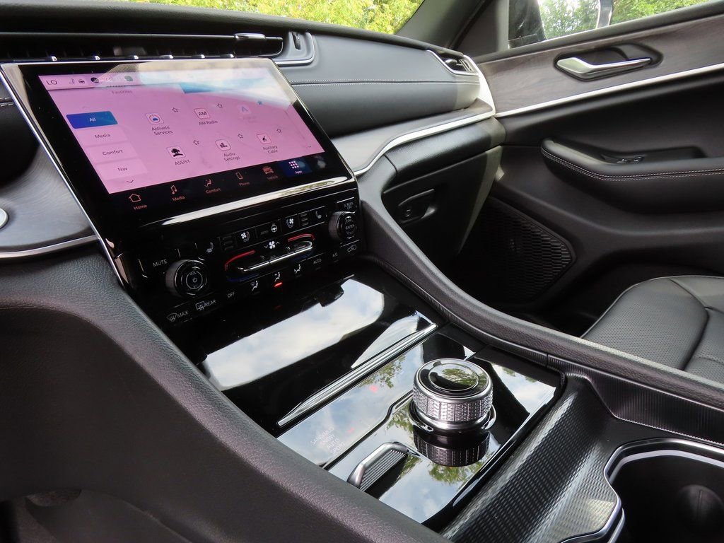 New 2025 Jeep Grand Cherokee Limited w/ Luxury Tech Group II image 6