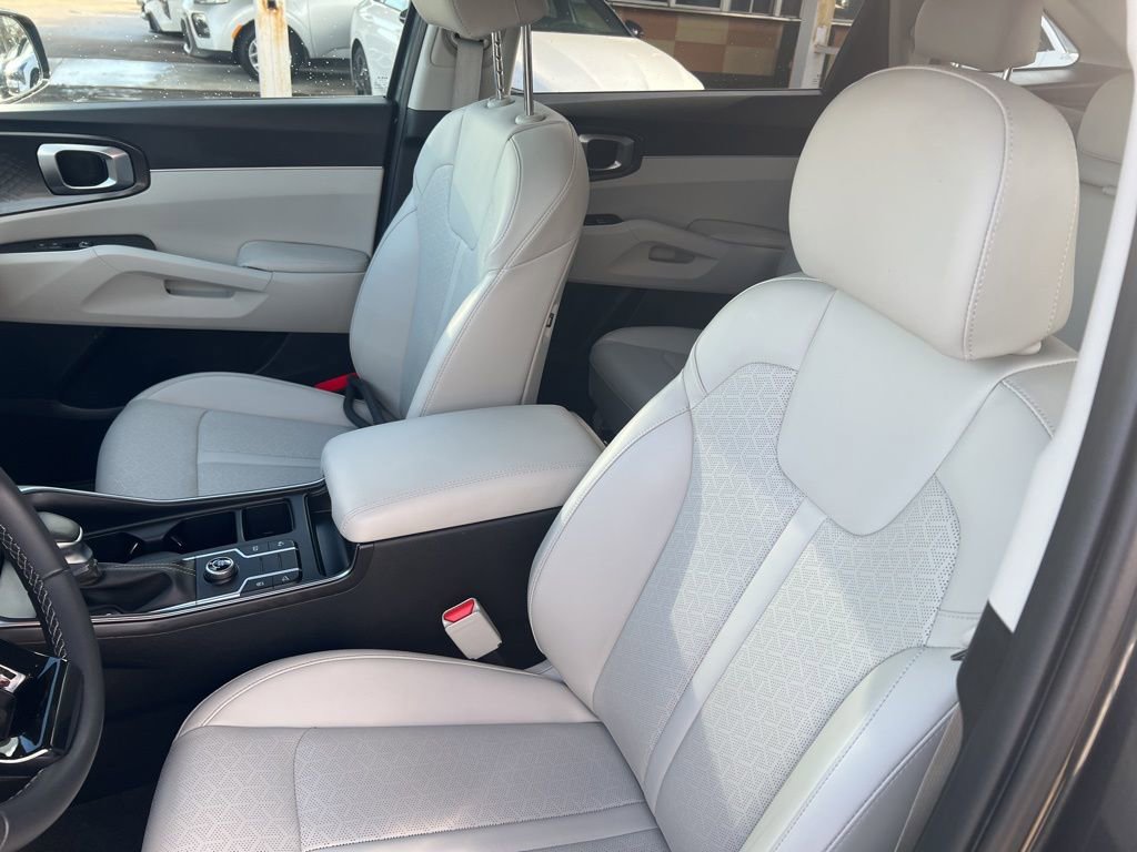 Certified 2023 Kia Sorento S image 4