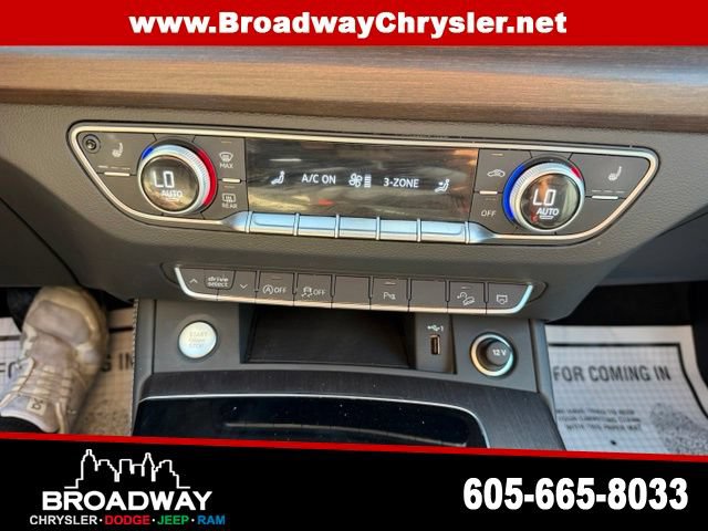 Used 2023 Audi Q5 2.0T Premium Plus w/ Premium Plus Package AWD/4WD image 17