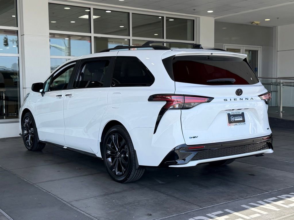 New 2026 Toyota Sienna XSE FWD image 9