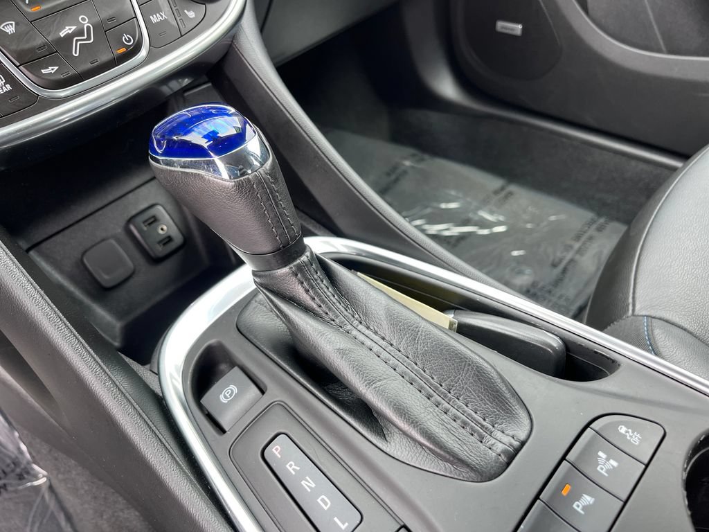 Used 2018 Chevrolet Volt Premier w/ Driver Confidence Package FWD image 24
