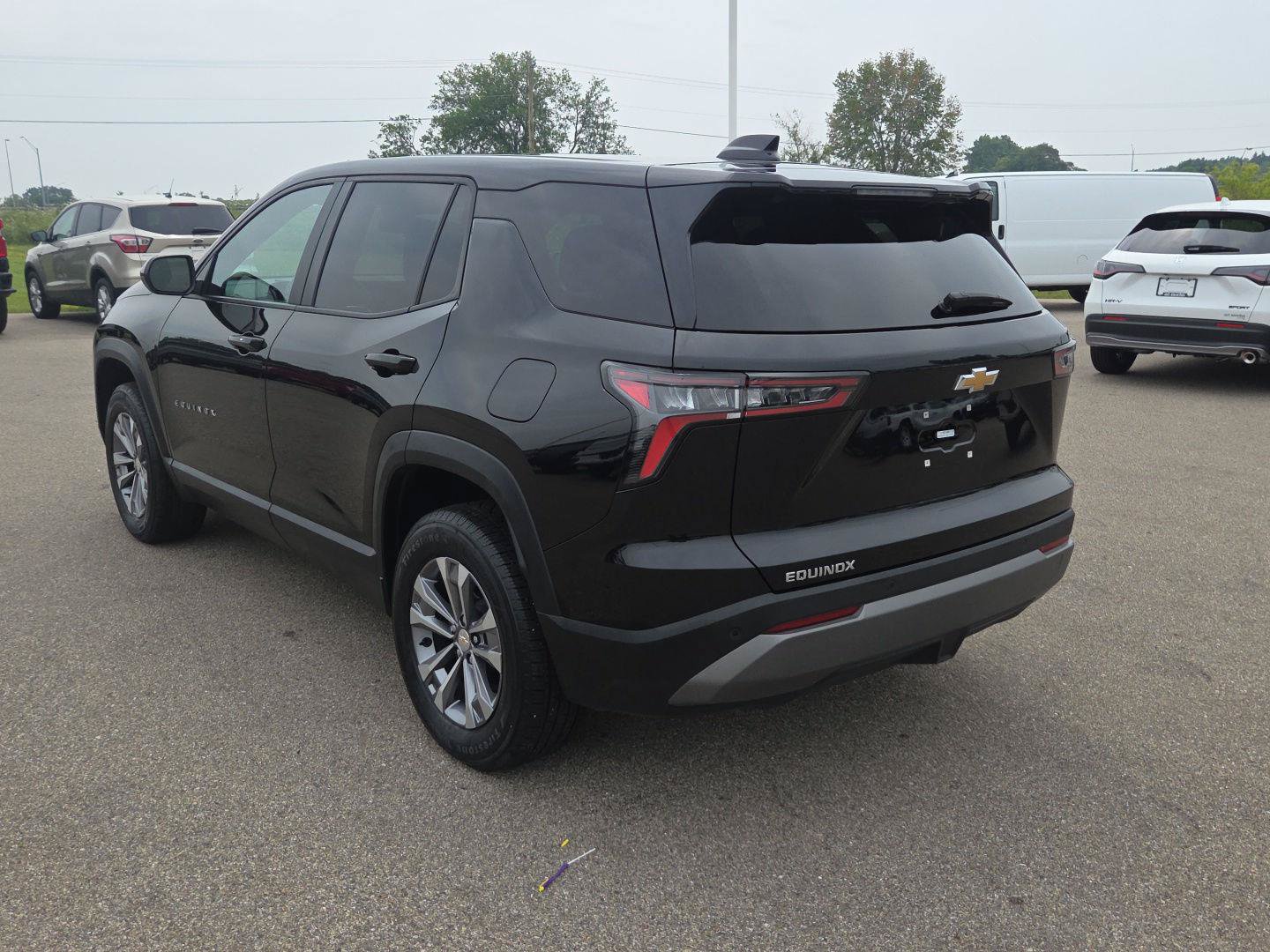 Used 2025 Chevrolet Equinox LT FWD image 3