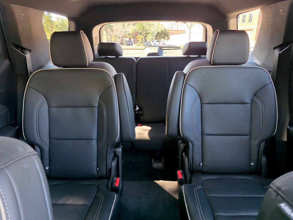 Certified 2023 Chevrolet Traverse Premier w/ LPO, Cargo Package FWD image 28