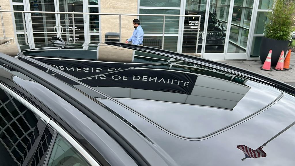 Used 2022 Volvo XC60 B5 Momentum w/ Climate Package image 17