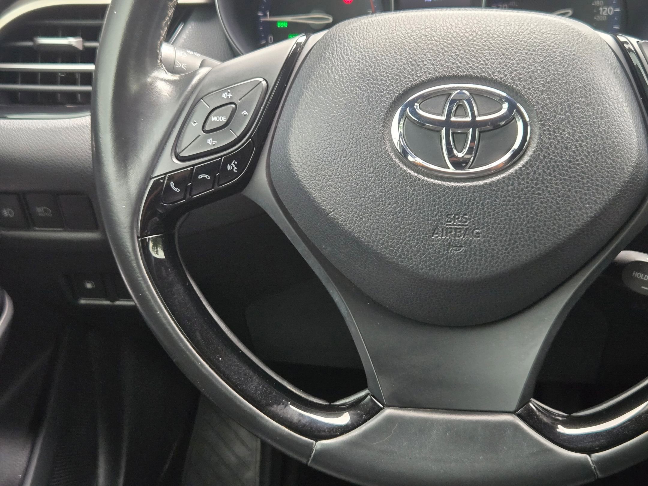 Used 2019 Toyota C-HR Limited FWD image 22