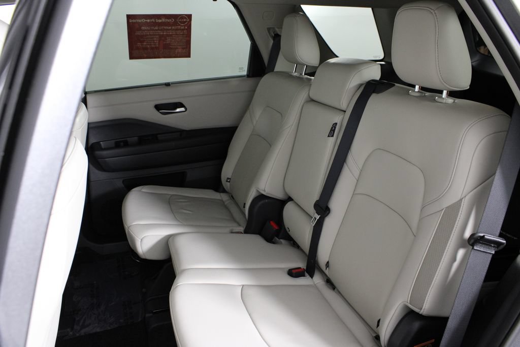 Certified 2025 Nissan Pathfinder SL w/ Cargo Package FWD image 22