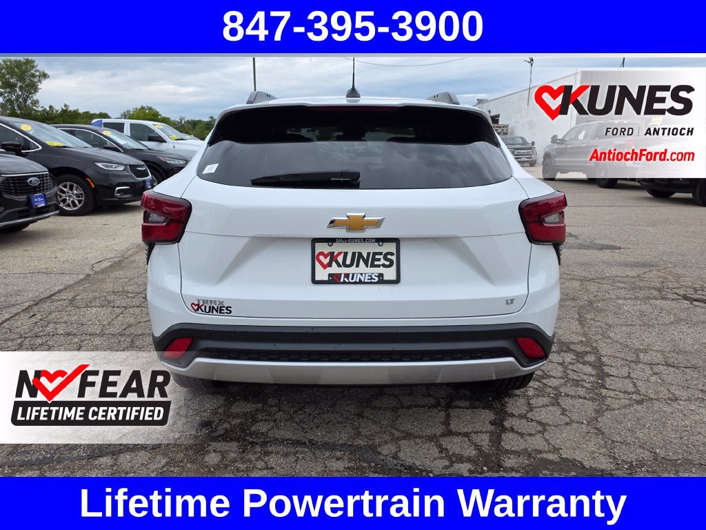 Used 2025 Chevrolet Trax LT FWD image 8