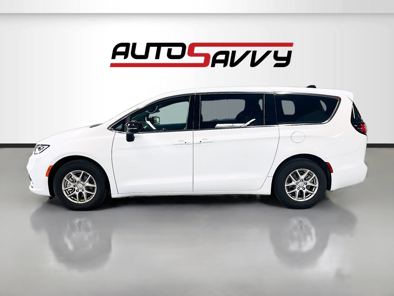 Used 2026 Chrysler Pacifica Select FWD image 4
