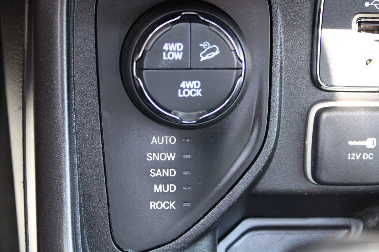 Used 2017 Jeep Compass Trailhawk w/ Navigation Group image 40