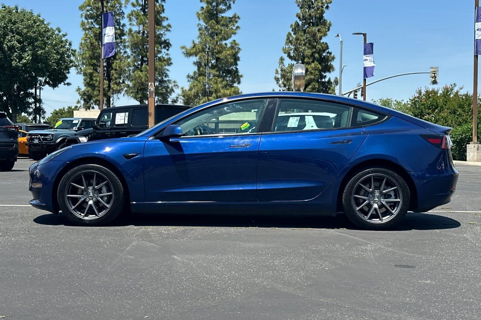 Used 2022 Tesla Model 3 Long Range AWD/4WD image 5
