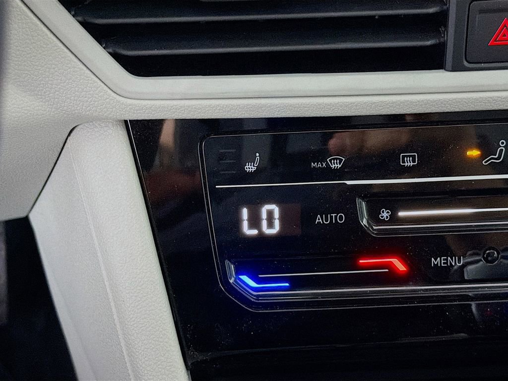 Used 2025 Volkswagen Jetta SE image 21