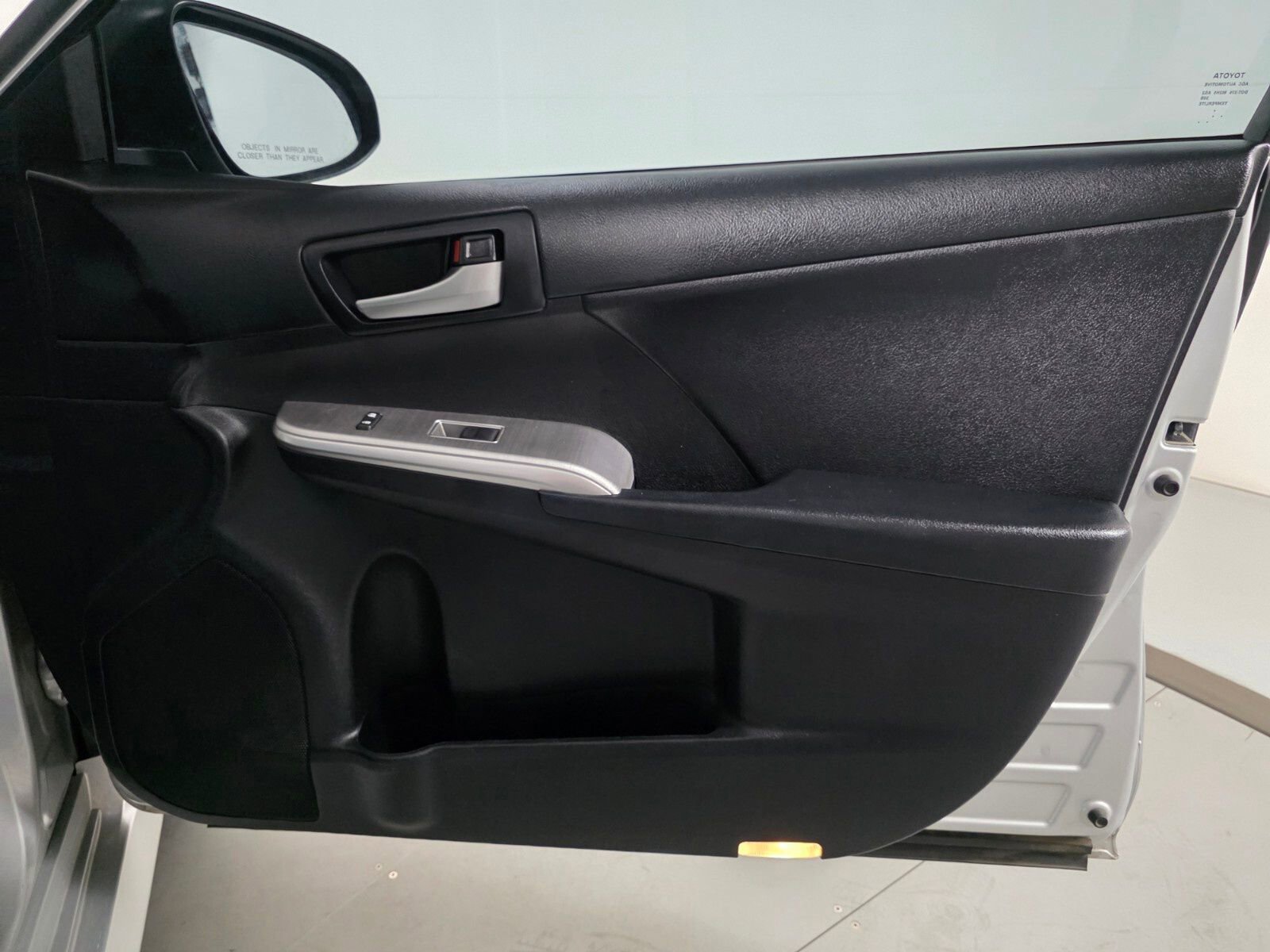 Used 2012 Toyota Camry SE FWD image 18