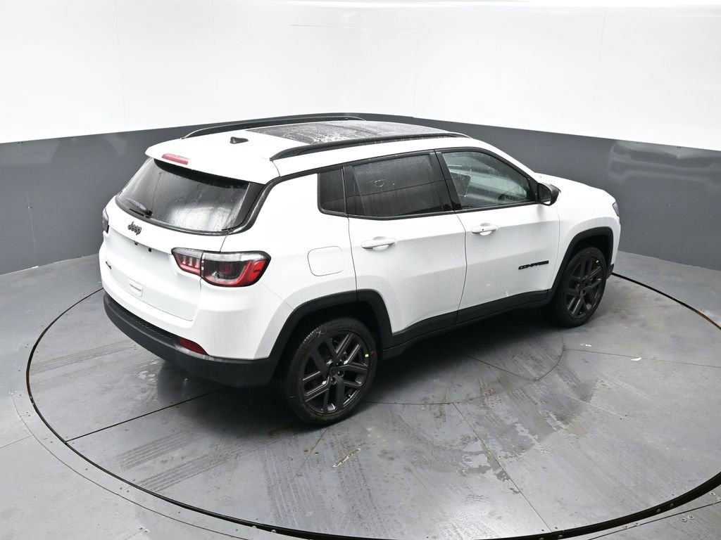 New 2026 Jeep Compass Latitude w/ Sun and Sound Group image 24