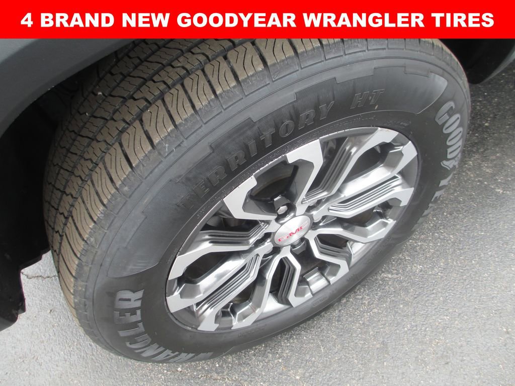 Used 2024 GMC Canyon Denali AWD/4WD image 3