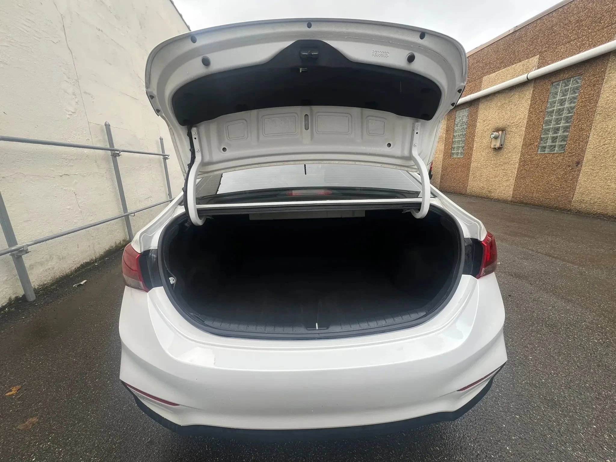 Used 2022 Hyundai Accent SE FWD image 9