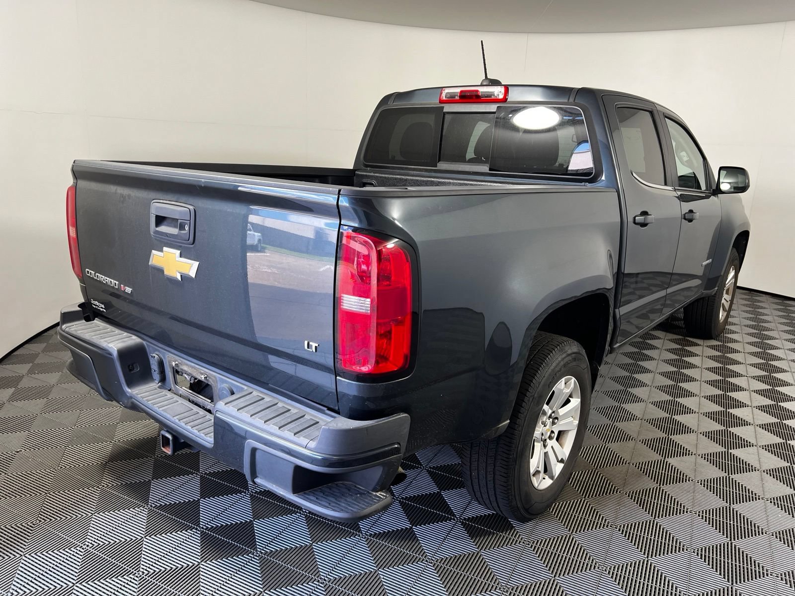 Used 2017 Chevrolet Colorado LT w/ LT Convenience Package RWD image 5