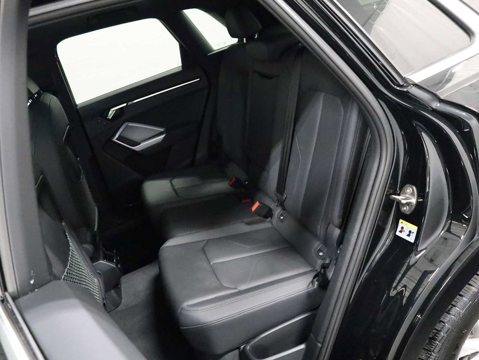 Certified 2025 Audi Q3 2.0T Premium w/ Convenience Package AWD/4WD image 33