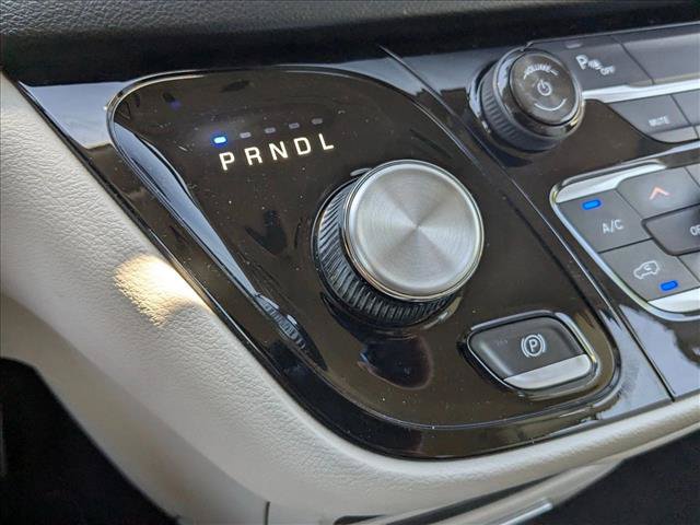 Used 2018 Chrysler Pacifica L FWD image 12