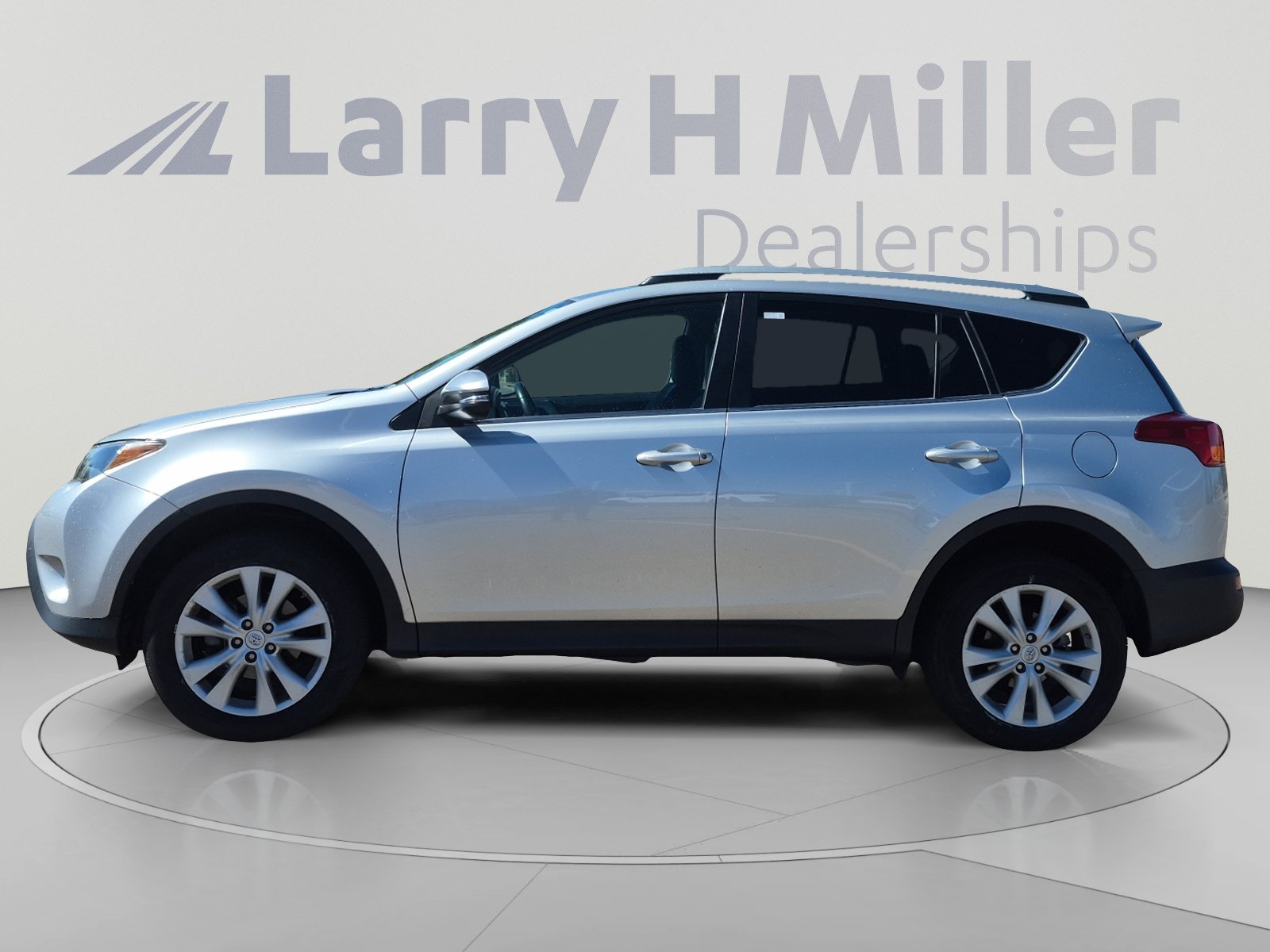 Used 2013 Toyota RAV4 Limited AWD/4WD image 2