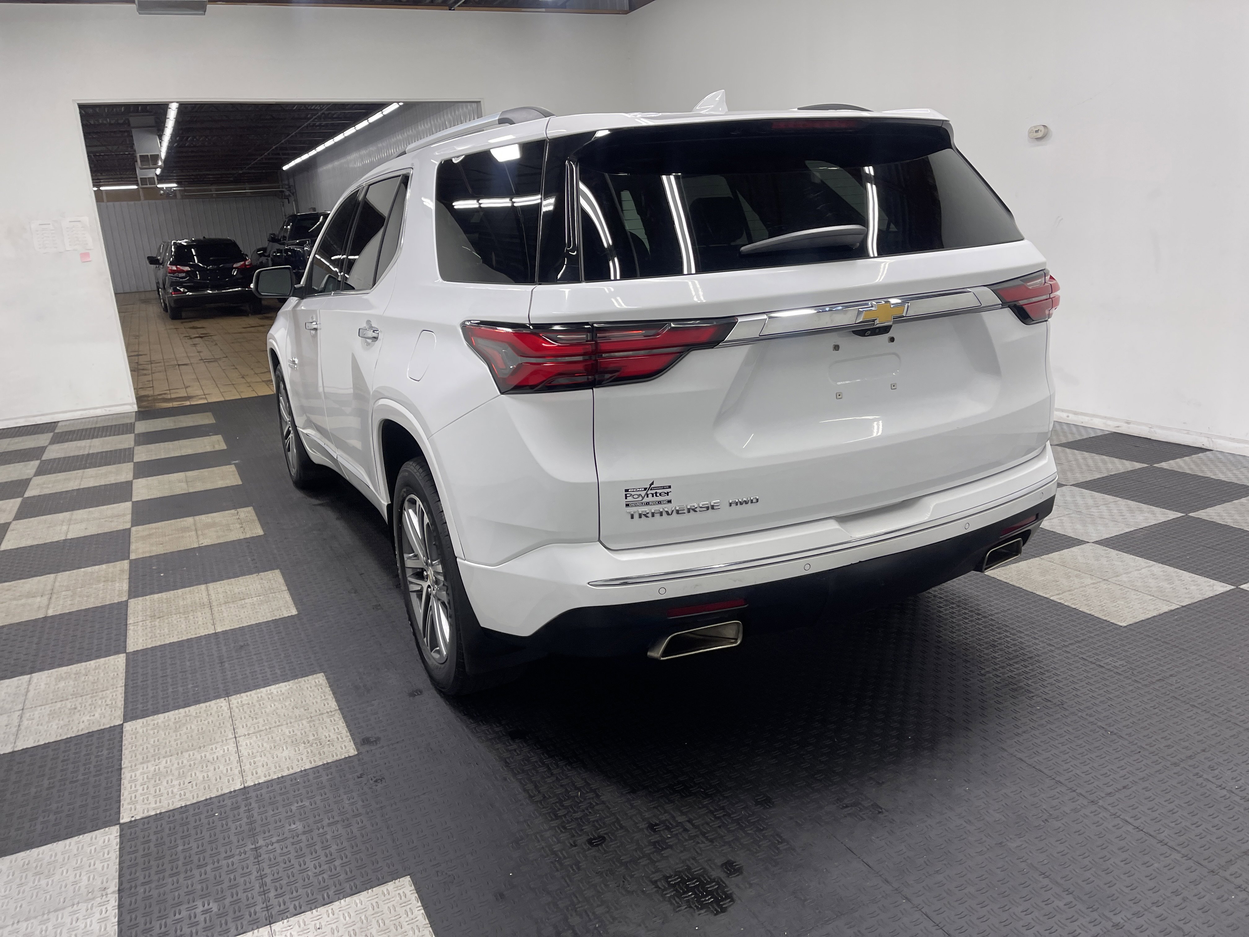 Used 2022 Chevrolet Traverse High Country AWD/4WD image 2