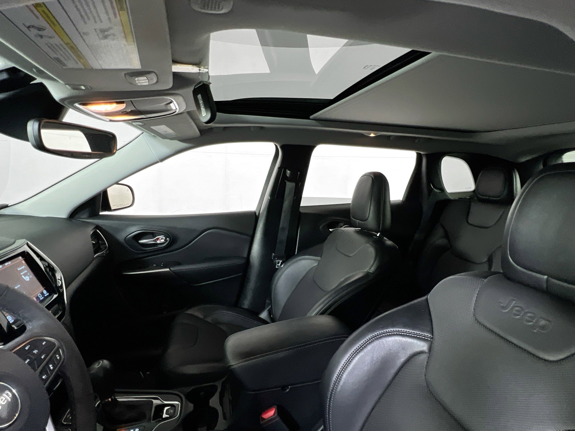 Used 2022 Jeep Cherokee Limited AWD/4WD image 21